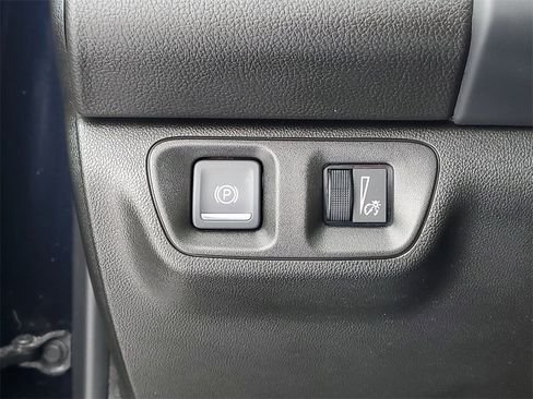 Used 2022 GMC Acadia SLE w/ Driver Convenience Package image 20