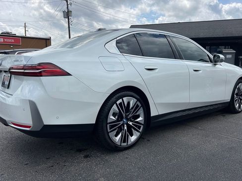 Used 2024 BMW i5 eDrive40i w/ Convenience Package image 8