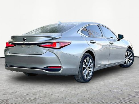 Used 2021 Lexus ES 300h w/ ES 300h Ultra Luxury Package FWD image 6