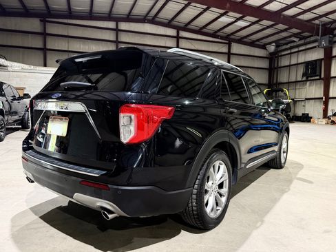 Used 2021 Ford Explorer Limited w/ Equipment Group 301A RWD image 5