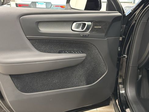 Used 2023 Volvo XC40 B5 Ultimate w/ Climate Package image 21