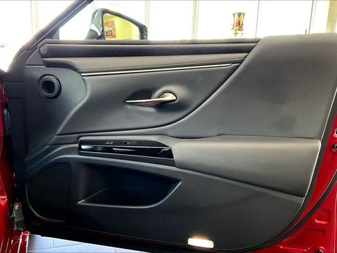 Used 2024 Lexus ES 250 w/ Premium Package image 40