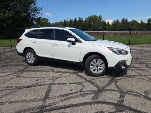 Used 2018 Subaru Outback 2.5i Premium AWD/4WD image 3