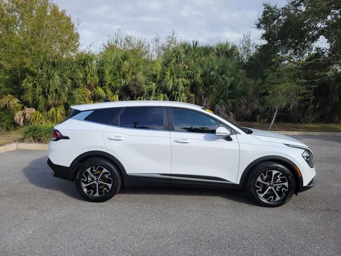 Used 2023 Kia Sportage EX image 3