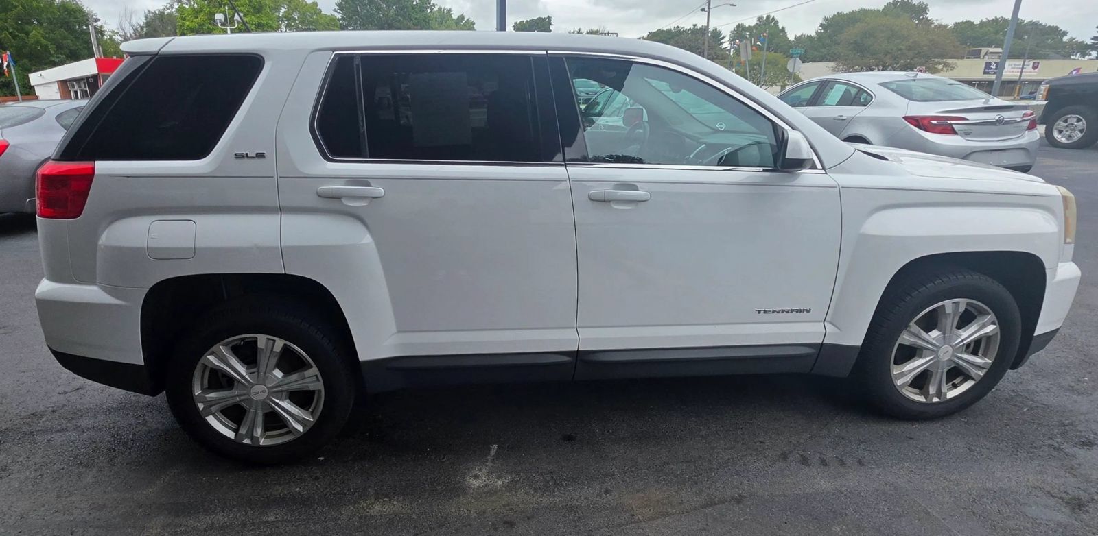 Used 2017 GMC Terrain SLE FWD image 4