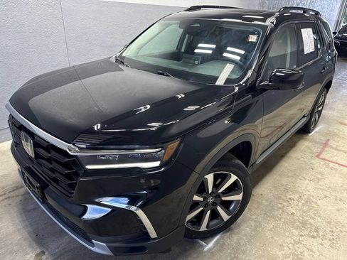 Used 2024 Honda Pilot Touring image 2