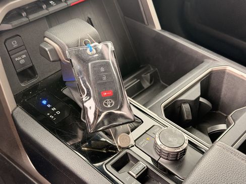Used 2022 Toyota Tundra SR5 AWD/4WD image 34