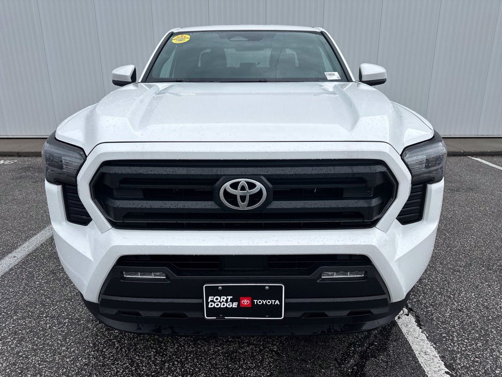 Used 2025 Toyota Tacoma SR5 AWD/4WD image 11