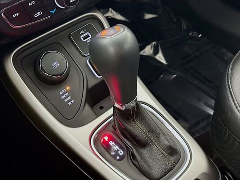 Used 2021 Jeep Compass Latitude w/ Sun and Sound Group image 19