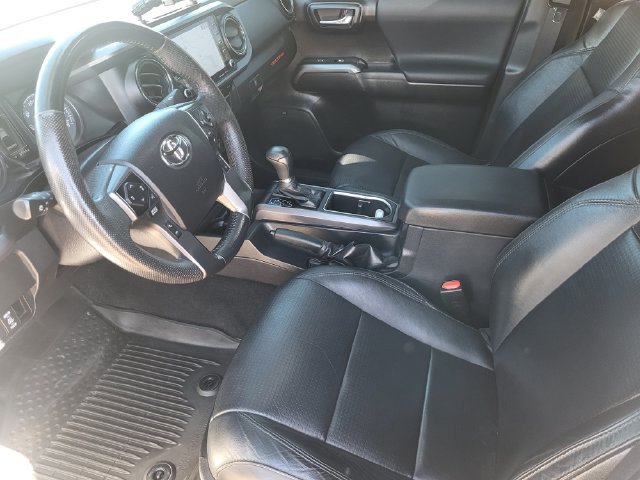 Used 2021 Toyota Tacoma TRD Off-Road w/ TRD Premium Off Road Package AWD/4WD image 11