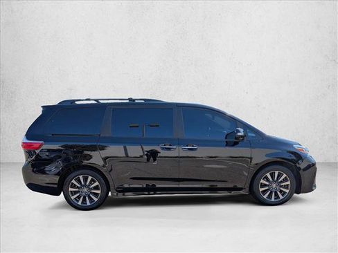Used 2019 Toyota Sienna Limited Premium w/ Carpet Mat Package FWD image 4