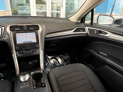 Used 2019 Ford Fusion SE FWD image 22