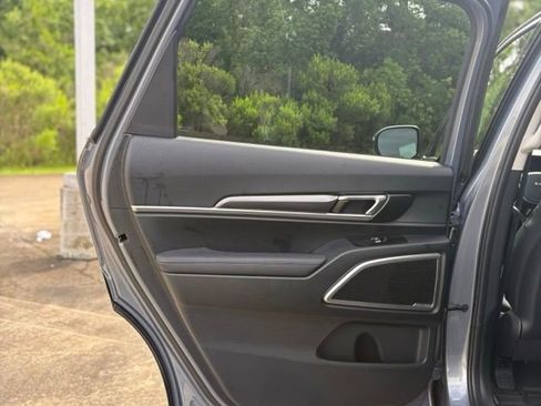 Used 2025 Kia Telluride S FWD image 23