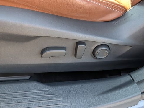 Used 2022 Subaru Outback Touring AWD/4WD image 21