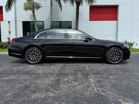 Used 2024 Mercedes-Benz S 580 4MATIC Sedan image 2