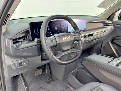 Used 2024 Kia EV9 Land image 14