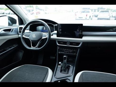 Used 2025 Volkswagen Taos SE FWD image 20
