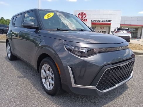 Used 2025 Kia Soul LX w/ LX Technology Package FWD image 1