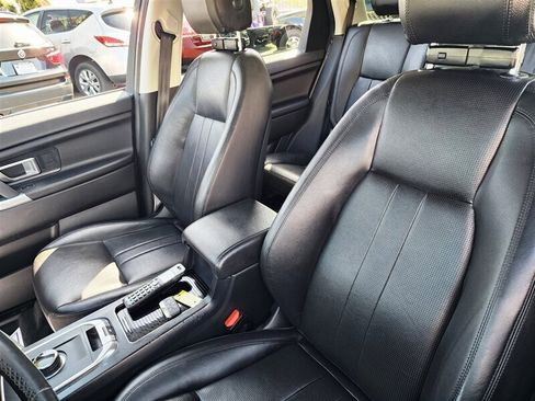 Used 2019 Land Rover Discovery Sport SE image 24