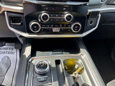 Used 2024 Ford Expedition Max XLT image 19