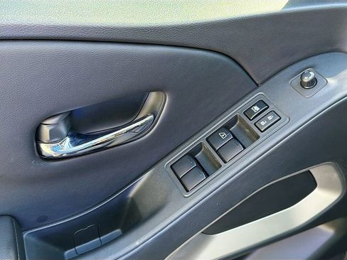 Certified 2025 Nissan Frontier SV image 18