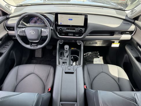 Used 2026 Toyota Grand Highlander Limited image 32