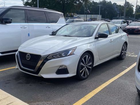 Used 2019 Nissan Altima 2.5 SR w/ SR Premium Package FWD image 2
