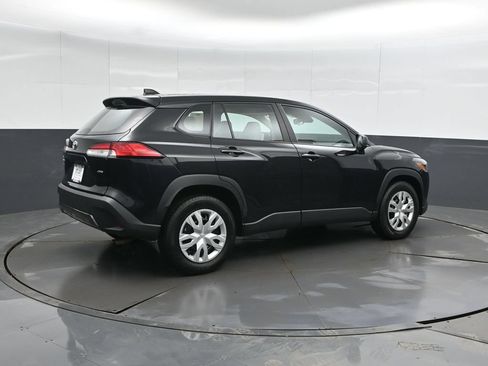 Used 2024 Toyota Corolla Cross L AWD/4WD image 2