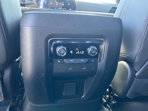 New 2025 Chevrolet Suburban Premier image 24