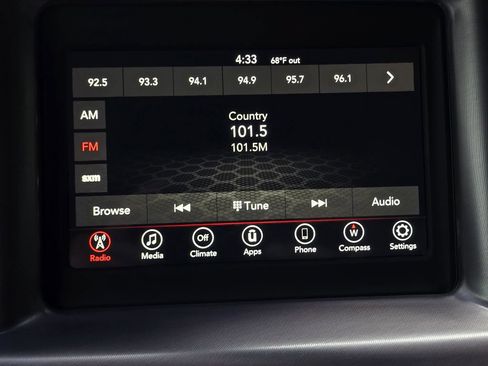 Used 2019 Dodge Charger SXT RWD image 31