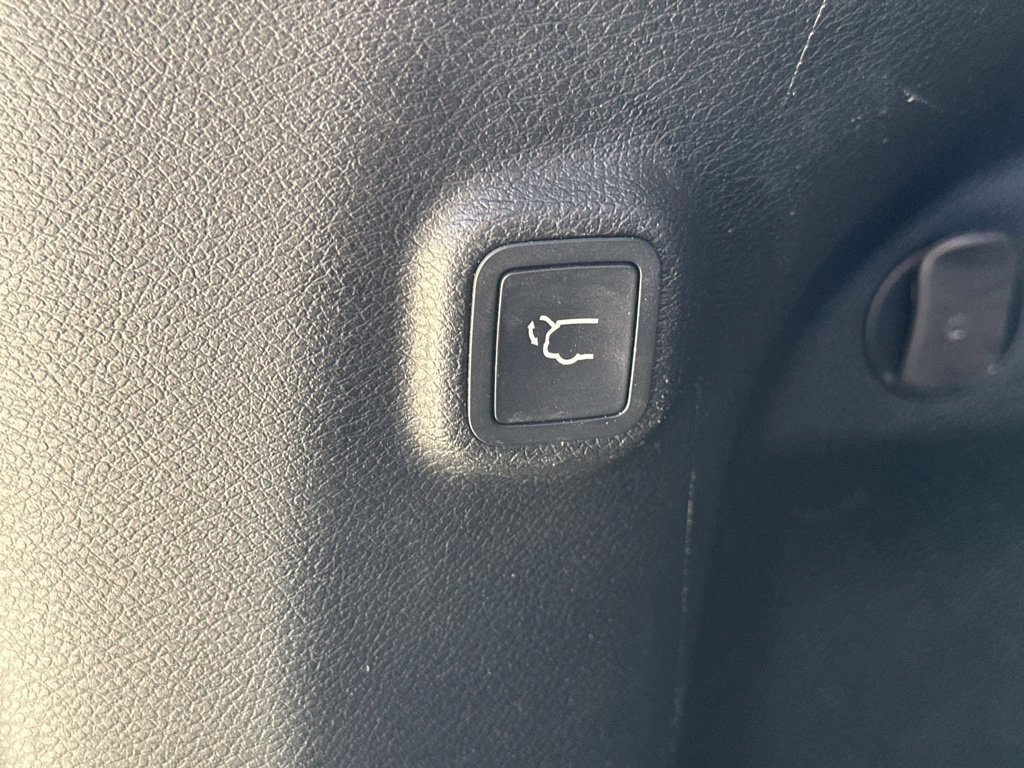 Used 2019 Jeep Cherokee Limited AWD/4WD image 11