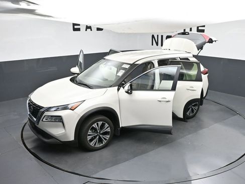Used 2023 Nissan Rogue SV image 42