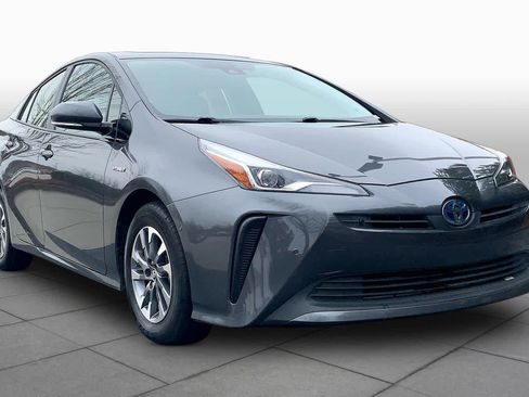 Used 2019 Toyota Prius Limited w/ Premium Convenience Package FWD image 3