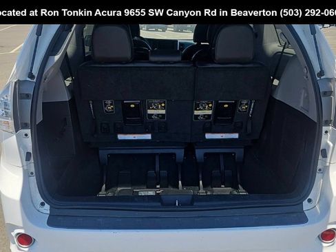 Used 2015 Toyota Sienna SE FWD image 13