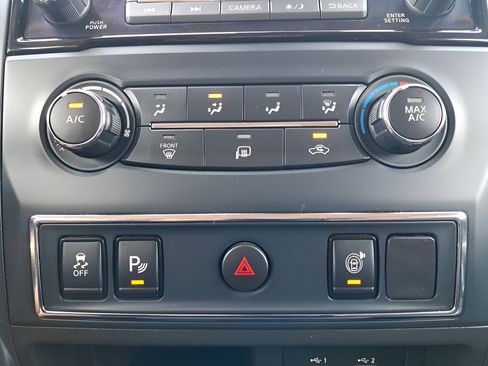 Used 2022 Nissan Titan SV AWD/4WD image 23