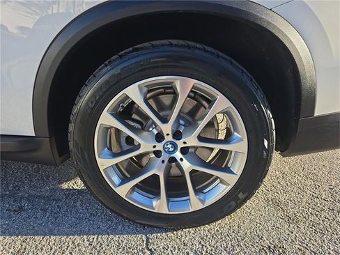 Used 2025 BMW X5 xDrive50e image 7