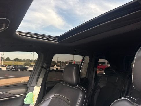 Used 2023 Jeep Grand Cherokee Altitude AWD/4WD image 18