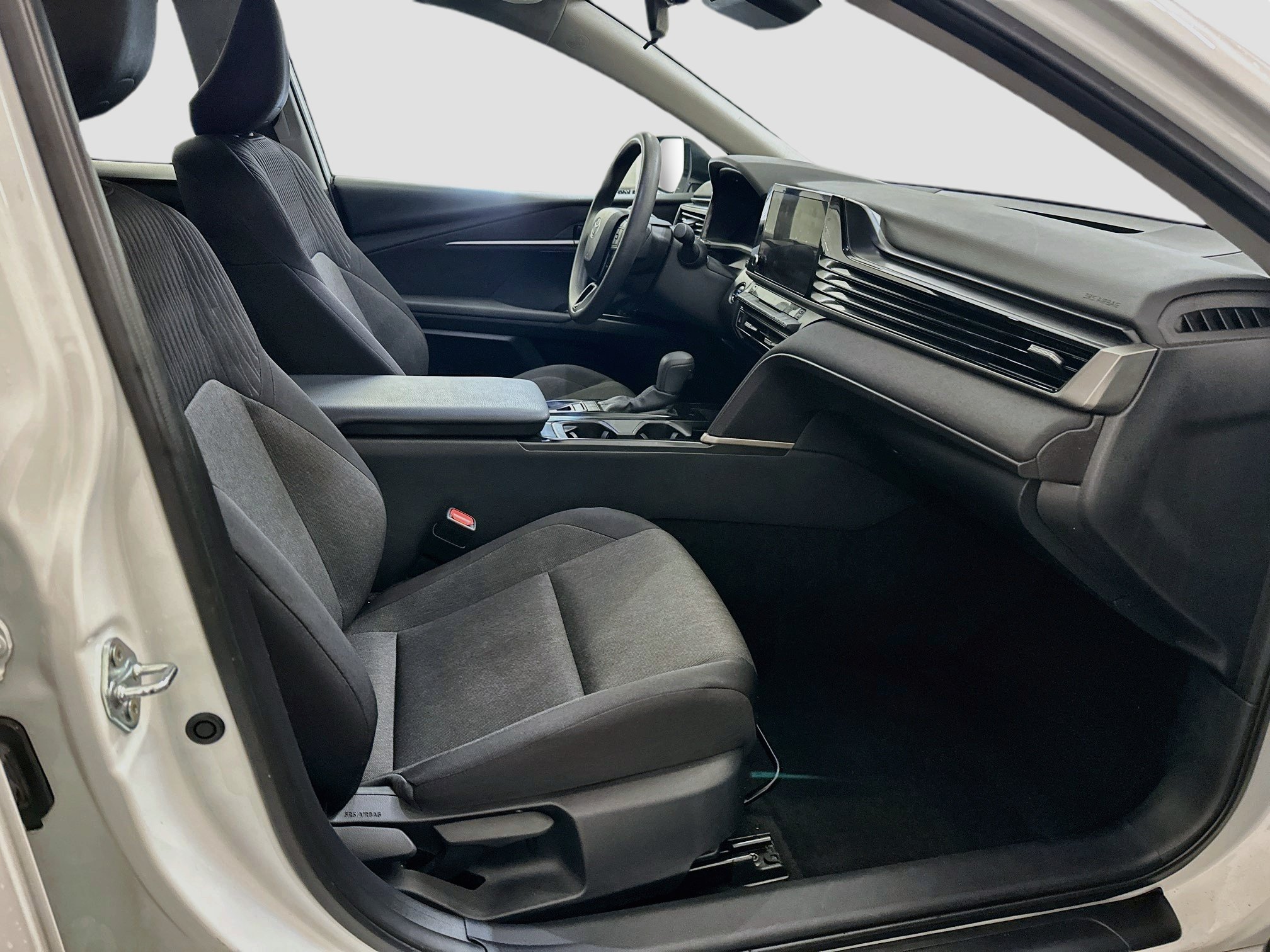 Used 2025 Toyota Camry LE FWD image 32