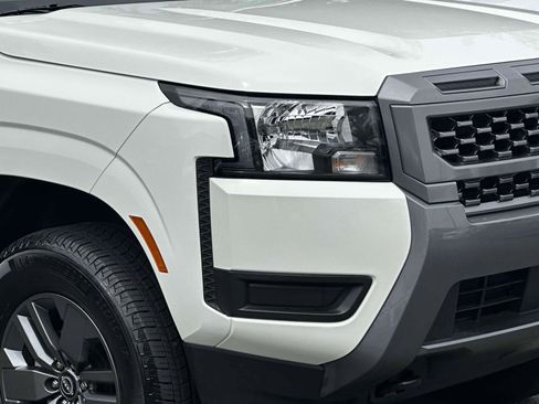 Used 2025 Nissan Frontier SV image 9