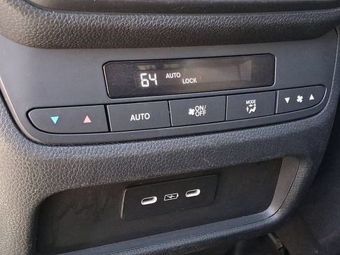 Used 2024 Honda Pilot Touring image 15