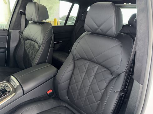 Certified 2025 BMW X7 xDrive40i w/ M Sport Package image 34