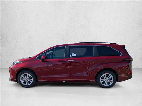 New 2026 Toyota Sienna XLE image 5