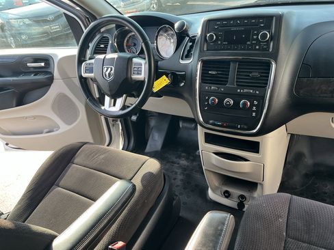 Used 2014 RAM C/V Tradesman w/ UConnect Hands-Free Group FWD image 33