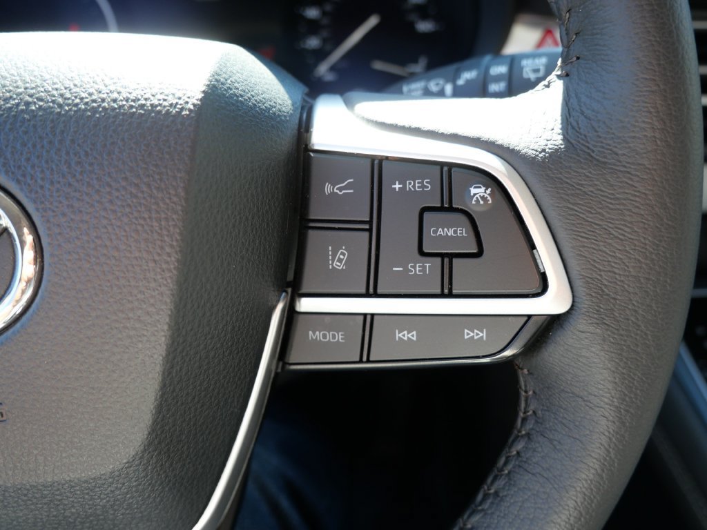 Certified 2026 Toyota Sienna XLE FWD image 27