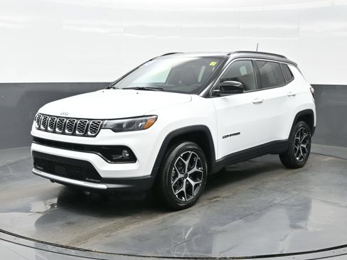 Used 2025 Jeep Compass Limited image 2