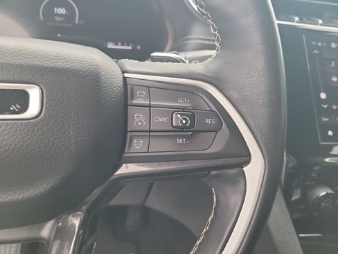 Used 2022 Jeep Grand Cherokee L Laredo w/ Luxury Tech Group I AWD/4WD image 15
