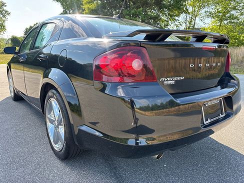 Used 2013 Dodge Avenger SE FWD image 3