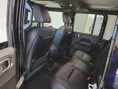 Used 2024 Jeep Wrangler Sahara image 20