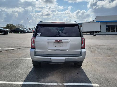 Used 2017 GMC Yukon SLE w/ SLE Value Package image 16