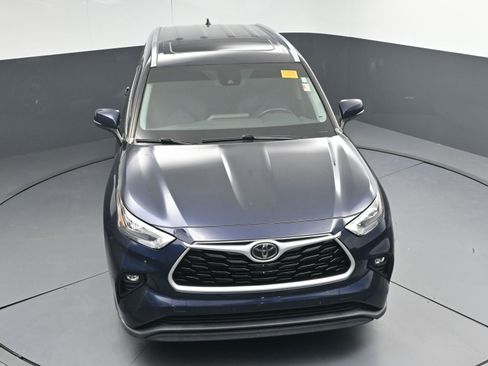 Used 2020 Toyota Highlander XLE image 32